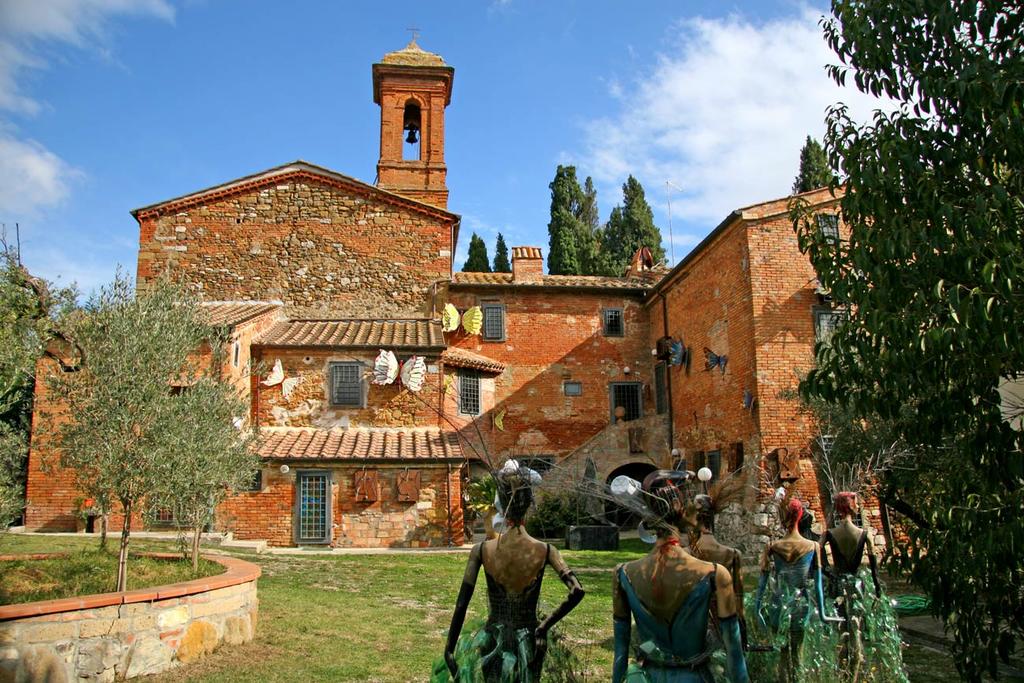 sculpture artworks charming relais in tuscany